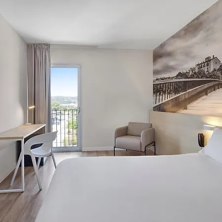 Girona 3 Отель 3*