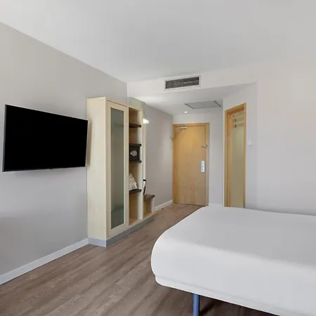 Girona 3 Hotell 3*