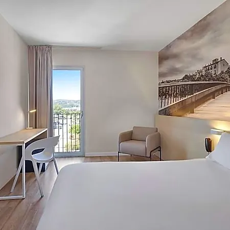 Otel Girona 3 3*