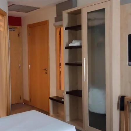 Girona 3 Hotell