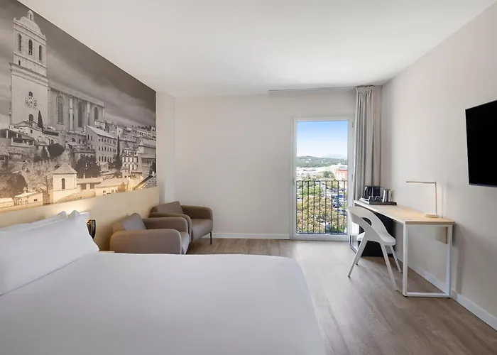 Hotel Girona 3 3*