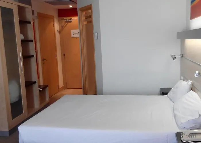 Hotel Girona 3 3*